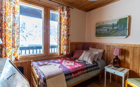 Ohola: Interior Design, Wood, Flooring, Furniture, Floor, Bedroom, Room, Ceiling, Bed Sheet, Bed