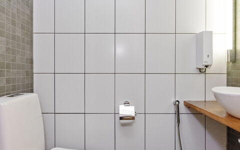 Villa Sinikka 1: Bathroom, Plumbing Fixture, Wall, Flooring, Toilet Seat, Toilet, Interior Design, Floor, Plumbing, Tap