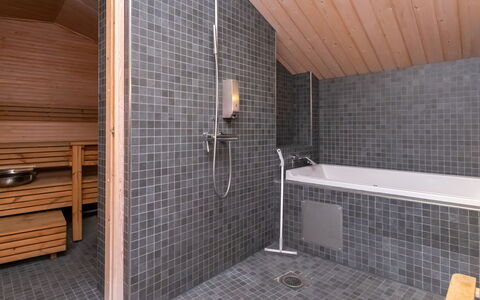 Villa Antti: Flooring, Wood, Floor, Plumbing Fixture, Interior Design, Ceiling, Composite Material, Plumbing, Tile, Bathroom
