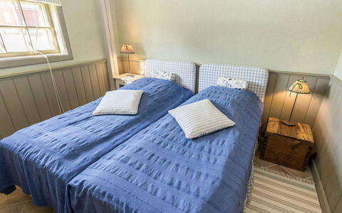 Gammelgård Jahtimaja: Bedroom, Bed, Wood, Bed Sheet, Bedding, Floor, Linens, Textile, Furniture, Flooring