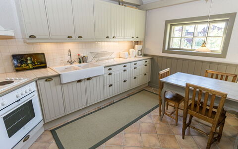 Gammelgård Jahtimaja: Wood, Flooring, Kitchen, Interior Design, Cabinetry, Floor, Countertop, Ceiling, Home, Kitchen Appliance