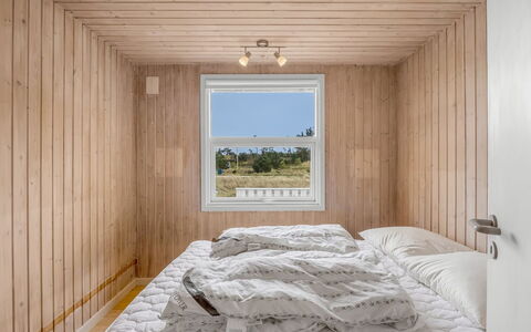 Sighfrith - 500M from the Sea: Wall, Bedroom, Wood, Flooring, Floor, Interior Design, Bed, Ceiling, Bed Sheet, Bedding