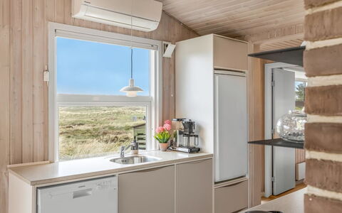 Sighfrith - 500M from the Sea: Floor, Flooring, Home Appliance, Kitchen, Kitchen Appliance, Major Appliance, Ceiling, Countertop, Sink, Wood Stain