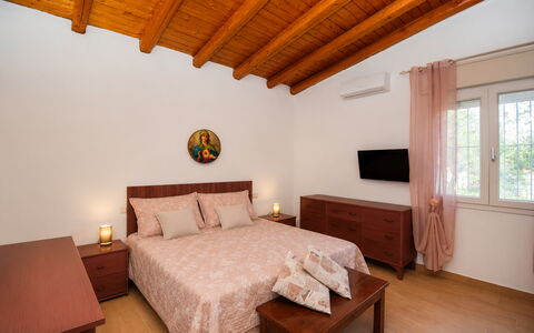 Villa Mameli: Furniture, Interior Design, Flooring, Floor, Wood, Bed, Bedroom, Ceiling, Room, Bed Sheet