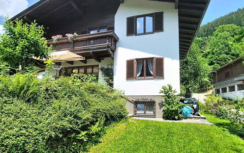 Alpenhit Zell am See: Building, House, Home, Shrub, Cottage, Roof, Rural Area, Groundcover, Slope