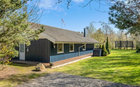 Florina - 10Km from the Sea: House, Roof, Home, Cottage, Shed, Garden Buildings, Siding, Yard, Log Cabin, Hut