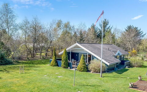 Florina - 10Km from the Sea: House, Roof, Home, Cottage, Shed, Garden Buildings, Siding, Yard, Log Cabin, Hut