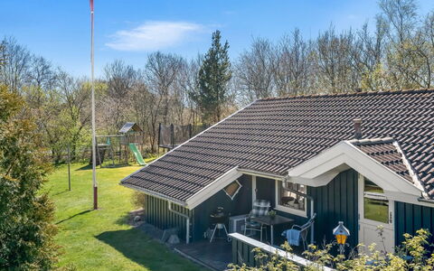 Florina - 10Km from the Sea: House, Roof, Home, Cottage, Shed, Garden Buildings, Siding, Yard, Log Cabin, Hut