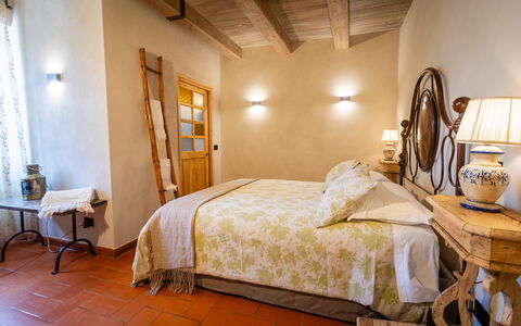 Casa Ivan: Furniture, Interior Design, Wall, Flooring, Wood, Floor, Ceiling, Bedroom, Home, Bed
