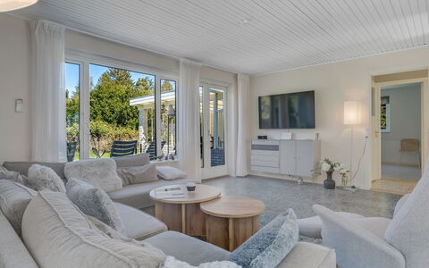 Ileana - 250M from the Sea: Vegetation, Shrub, Spring, Cottage, Garden, Shade, Backyard, Yard, Chair