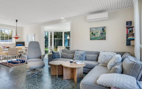 Ileana - 250M from the Sea: Vegetation, Shrub, Spring, Cottage, Garden, Shade, Backyard, Yard, Chair