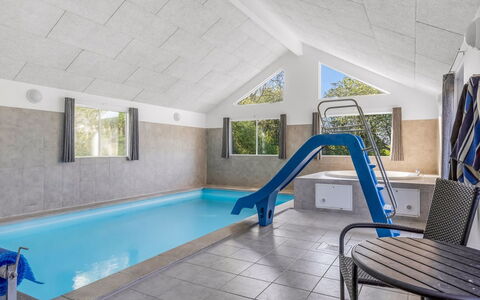 Finwith - 600M from the Sea: Swimming Pool, Flooring, Floor, Ceiling, Composite Material, Resort, Shade, Design, Hotel, Chair