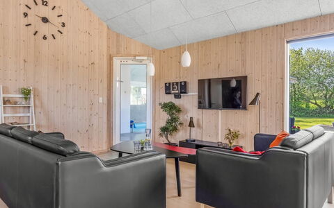 Finwith - 600M from the Sea: Wood, Flooring, Home, Floor, Interior Design, Ceiling, Furniture, Wood Flooring, Living Room, Hardwood