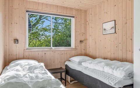 Finwith - 600M from the Sea: Wood, Bedroom, Bedding, Bed, Bed Sheet, Home, Freezing, Bed Frame, Plank, Hardwood