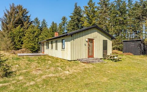 Fatlinda - 4Km from the Sea: Wood, Garden, Backyard, Land Lot, Home, Roof, Shade, Deck, Hardwood, Yard