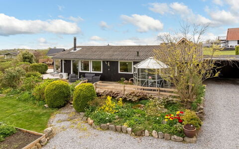 Brunetta - 200M to the Fjord: House, Roof, Shrub, Home, Architecture, Cottage, Residential Area, Garden, Land Lot