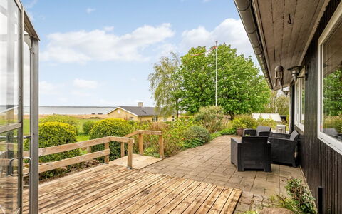 Brunetta - 200M to the Fjord: Porch, Plank, Deck, Hardwood, Walkway, Cottage, Estate, Wood Stain, Shade, Boardwalk