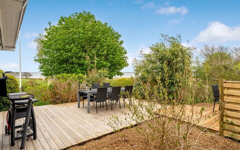 Brunetta - 200M to the Fjord: Shrub, Land Lot, Garden, Shade, Landscaping, Deck, Yard, Backyard, Walkway