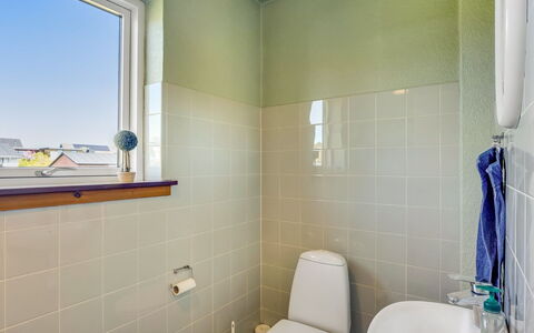 Ata - 13Km from the Sea: Wall, Flooring, Plumbing Fixture, Floor, Bathroom, Toilet Seat, Toilet, Interior Design, Ceiling, Plumbing