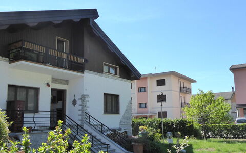 House Angy: Building, Window, House, Residential Area, Home, Architecture, Roof, Door, Human Settlement, Cottage