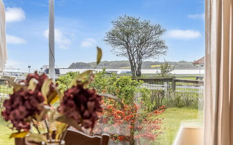 Wrange - 100M to the Fjord: Shrub, House, Residential Area, Home, Garden, Shade, Yard, Courtyard, Flowerpot