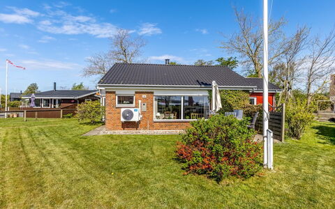 Wrange - 100M to the Fjord: Shrub, House, Residential Area, Home, Garden, Shade, Yard, Courtyard, Flowerpot