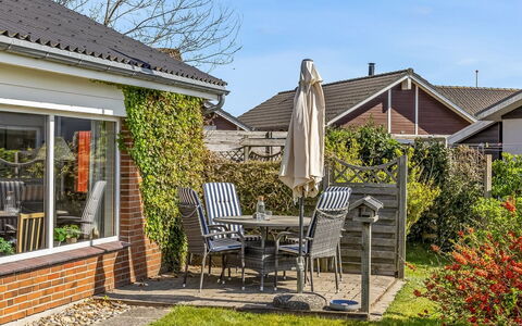 Wrange - 100M to the Fjord: Shrub, House, Residential Area, Home, Garden, Shade, Yard, Courtyard, Flowerpot