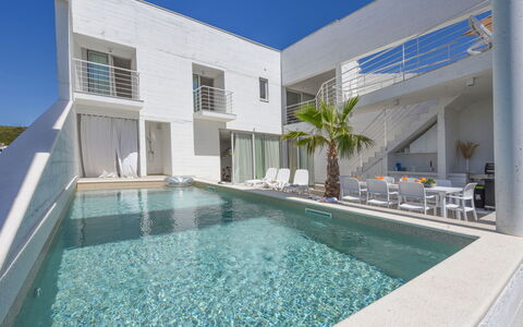 Dante: Swimming Pool, Resort, Eco Hotel, Shade, Hotel, Landscaping, Villa, Resort Town, Balcony