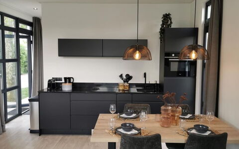 De Witte Parel: Kitchen, Countertop, Interior Design, Furniture, Light Fixture, Flooring, Ceiling, Lighting, Kitchen Appliance, Cabinetry