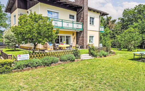 Haus Kühnsdorf: House, Shrub, Home, Residential Area, Land Lot, Cottage, Estate, Lawn, Garden, Yard