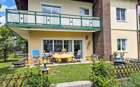 Haus Kühnsdorf: House, Home, Residential Area, Shrub, Porch, Door, Balcony, Garden, Cottage, Yard
