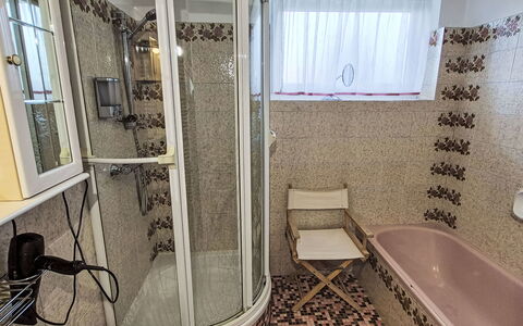 Haus Kühnsdorf: Floor, Interior Design, Flooring, Plumbing Fixture, Textile, Room, Bathroom, Plumbing, Furniture, Toilet