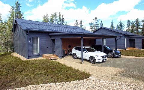 Saariselän Aavahelmi a: Garage, Cottage, Siding, Luxury Vehicle, Driveway, Garden Buildings, Shed, Garage Door