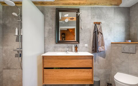 Aika - 1.6Km to the Fjord: Plumbing Fixture, Flooring, Wood, Floor, Bathroom Cabinet, Sink, Tap, Plumbing, Bathroom Sink, Bathroom
