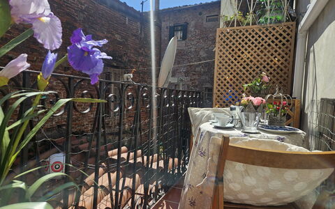 Alla Torre: Flowerpot, Furniture, Balcony, Houseplant, Chair, Outdoor Table, Outdoor Furniture, Wood Stain, Patio, Courtyard