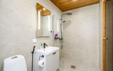 Saariselän Aavahelmi C: Flooring, Wall, Plumbing Fixture, Interior Design, Floor, Bathroom, Ceiling, Tap, Plumbing, Lighting