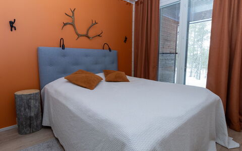 Lomapesä: Bed, Furniture, Bedroom, Bedding, Interior Design, Bed Sheet, Wood, Linens, Floor, Flooring