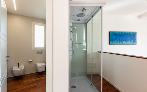 Pizzuta Country House: Flooring, Bathroom, Interior Design, Floor, Plumbing Fixture, Wood, Ceiling, Room, Plumbing, Lighting