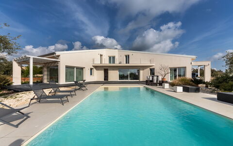 Pizzuta Country House: Blue, Swimming Pool, Residential Area, Estate, Home, Resort, Villa, Shade, Mansion, Hacienda