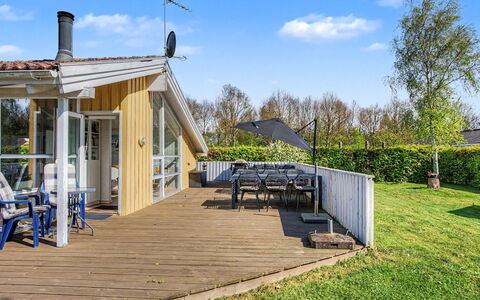 Sote - 330M from the Sea: Roof, House, Home, Cottage, Door, Siding, Estate, Lawn, Yard, Porch