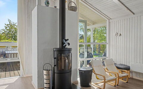 Sote - 330M from the Sea: Roof, House, Home, Cottage, Door, Siding, Estate, Lawn, Yard, Porch