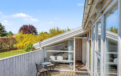 Sote - 330M from the Sea: Roof, House, Home, Cottage, Door, Siding, Estate, Lawn, Yard, Porch