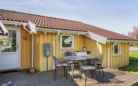Sote - 330M from the Sea: Roof, House, Home, Cottage, Door, Siding, Estate, Lawn, Yard, Porch
