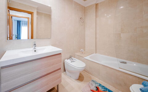 Jávea 455: Flooring, Floor, Bathroom, Plumbing Fixture, Interior Design, Bathroom Cabinet, Plumbing, Home, Bathtub, Mirror