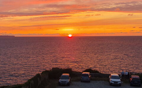 Le Grand Lambert: Sky, Horizon, Sun, Afterglow, Sunset, Dusk, Orange, Sunrise, Sea