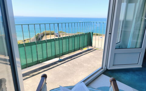 Le Grand Lambert: Blue, Body Of Water, Sea, Horizon, Ocean, Coastal And Oceanic Landforms, Coast, Beach, Balcony, Tropics