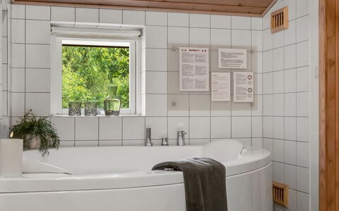Uma - from the Sea: Wall, Wood, Flooring, Interior Design, Floor, Room, Plumbing Fixture, Ceiling, Tap, Bathroom