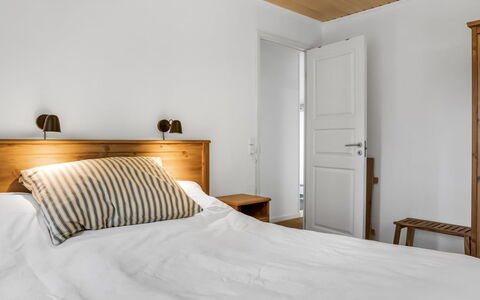 Linnea - from the Sea: Furniture, Bedroom, Interior Design, Bed, Wood, Flooring, Floor, Bedding, Ceiling, Bed Sheet