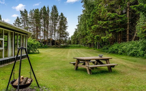 Linnea - from the Sea: Grass, Tree, Land Lot, Garden, Cottage, Lawn, Meadow, Spring, Landscaping, Park