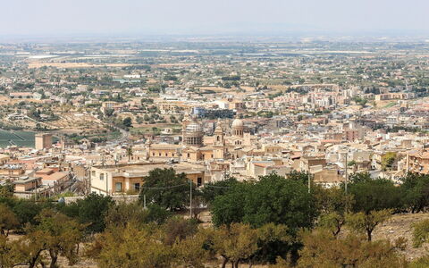 Villa Billona: Daytime, Urban Area, Residential Area, City, Neighbourhood, Landscape, Horizon, Roof, Human Settlement, Suburb